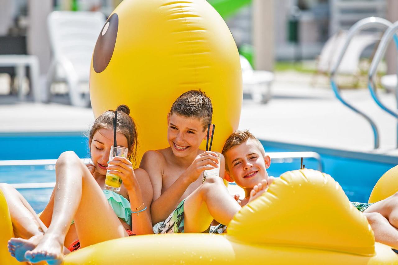 Holiday Park & Resort Pobierowo - całodniowe animacje i podgrzewany basen w cenie