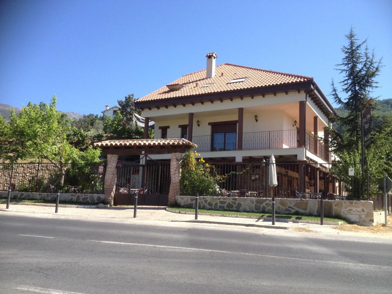 Hotel Rural Robles