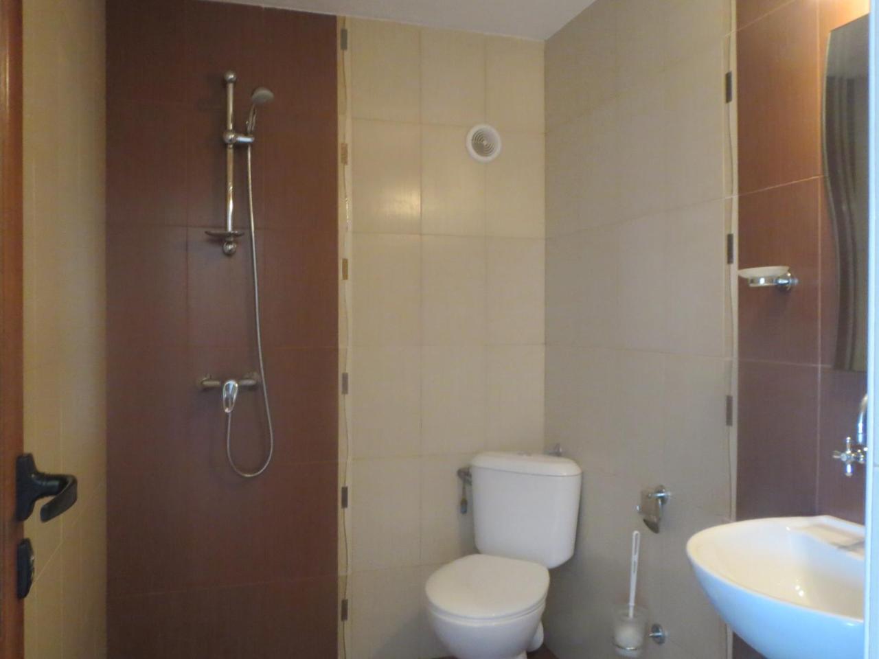 Family Hotel Golden Lion photo 2