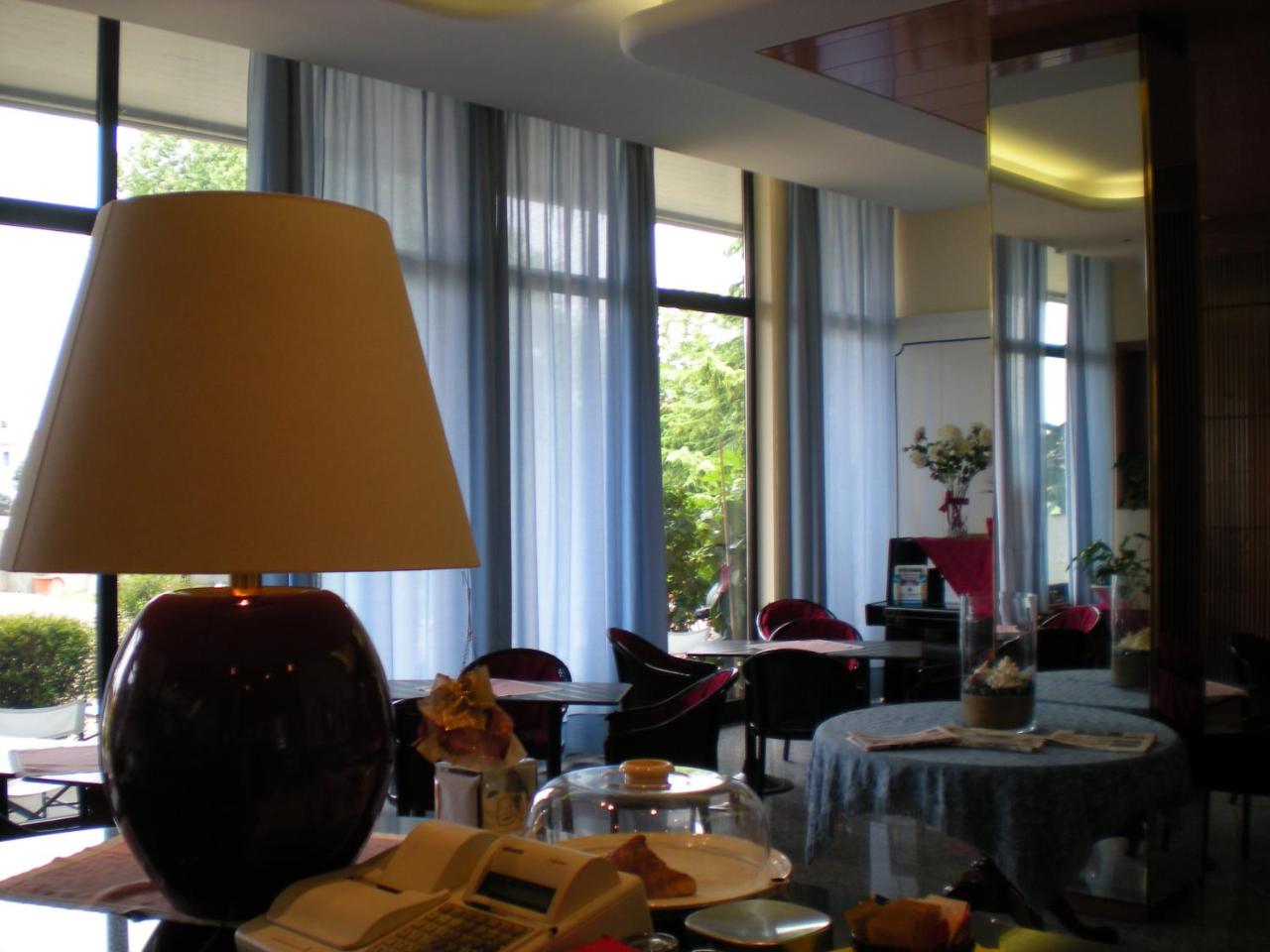 Hotel Turandot-Osteria-Pizzeria "Nanni'" photo 2