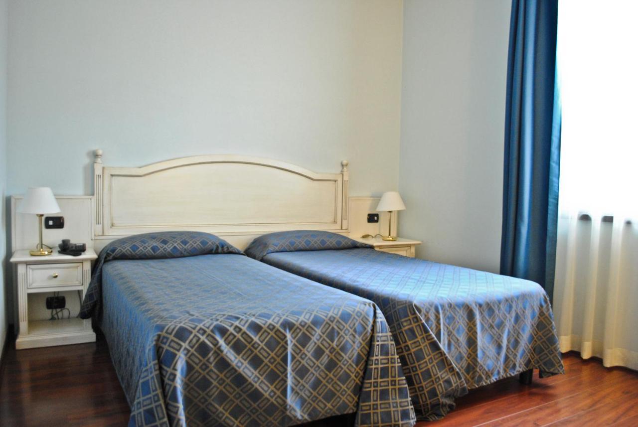 International Hotel photo 2