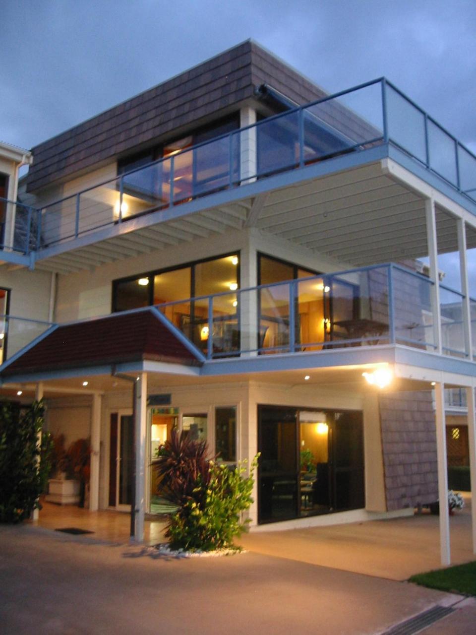 By the Bay Beachfront Apartments photo 4