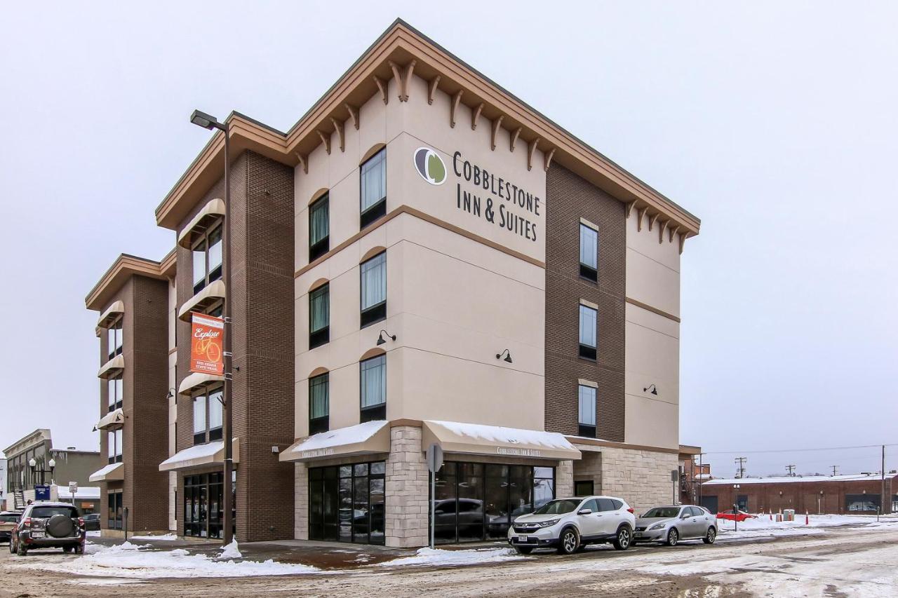Cobblestone Inn & Suites - Menomonie photo 2