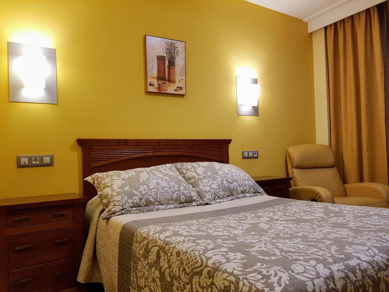 Hotel Reina Isabel photo 3
