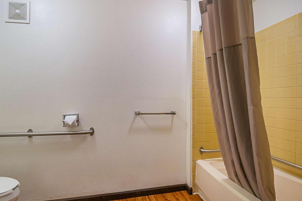 Motel 6-Knoxville, TN - North photo 2