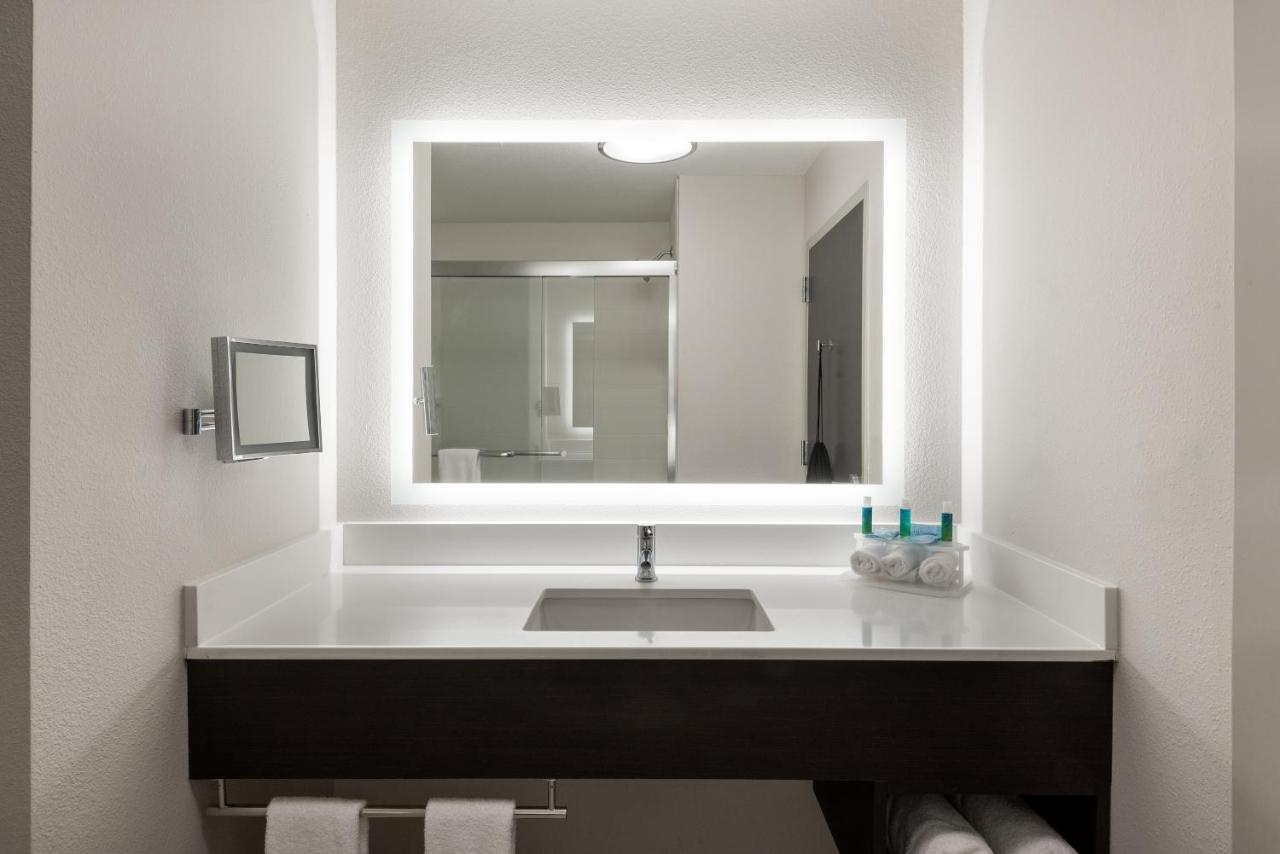 Photo - Holiday Inn Express & Suites Lakeland South, An Ihg