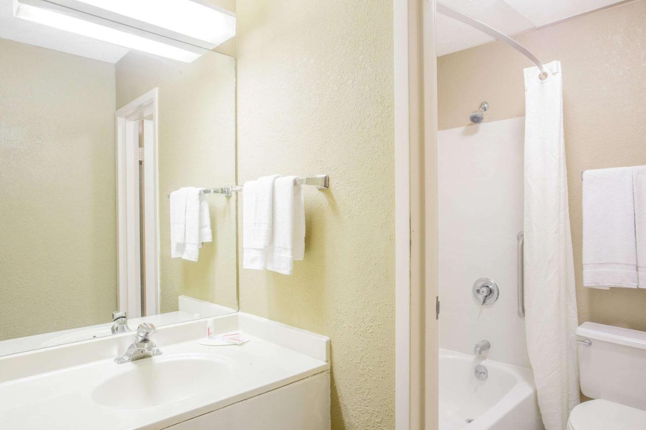 Photo - Super 8 By Wyndham Madison East