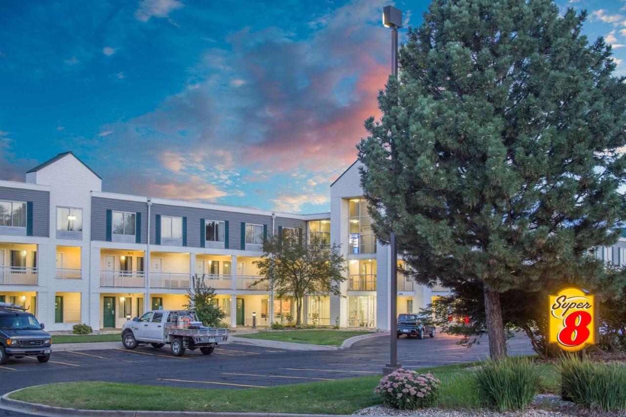 Photo - Super 8 By Wyndham Madison East