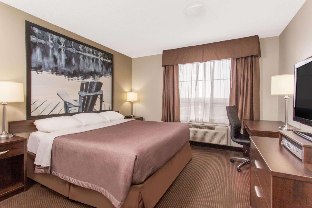 Super 8 by Wyndham Red Lake ON photo 2