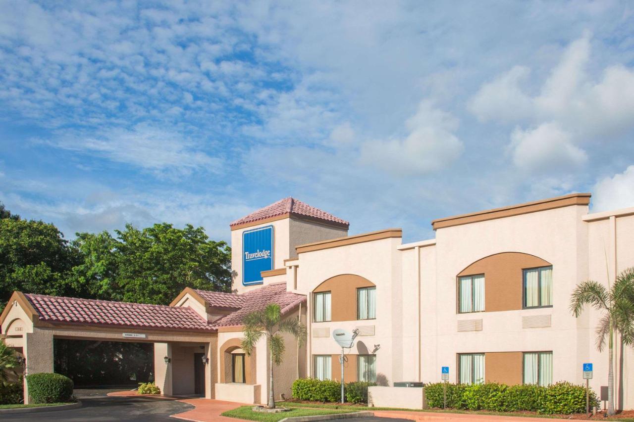 Foto - Travelodge by Wyndham Fort Myers Airport