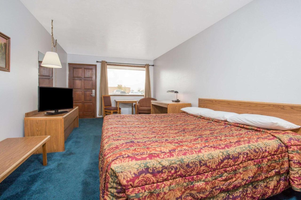 Knights Inn - Boardman OR photo 2