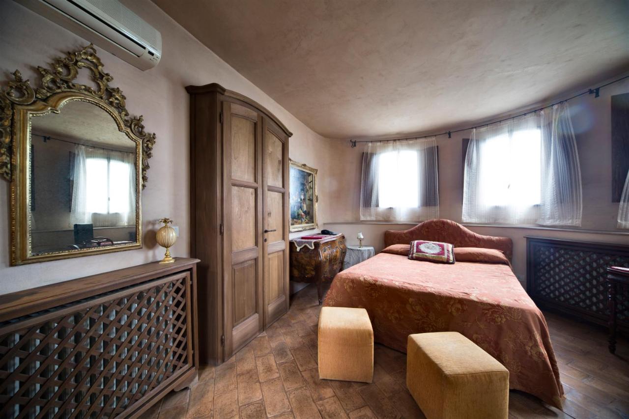 Hotel Castello Di Vigoleno photo 2