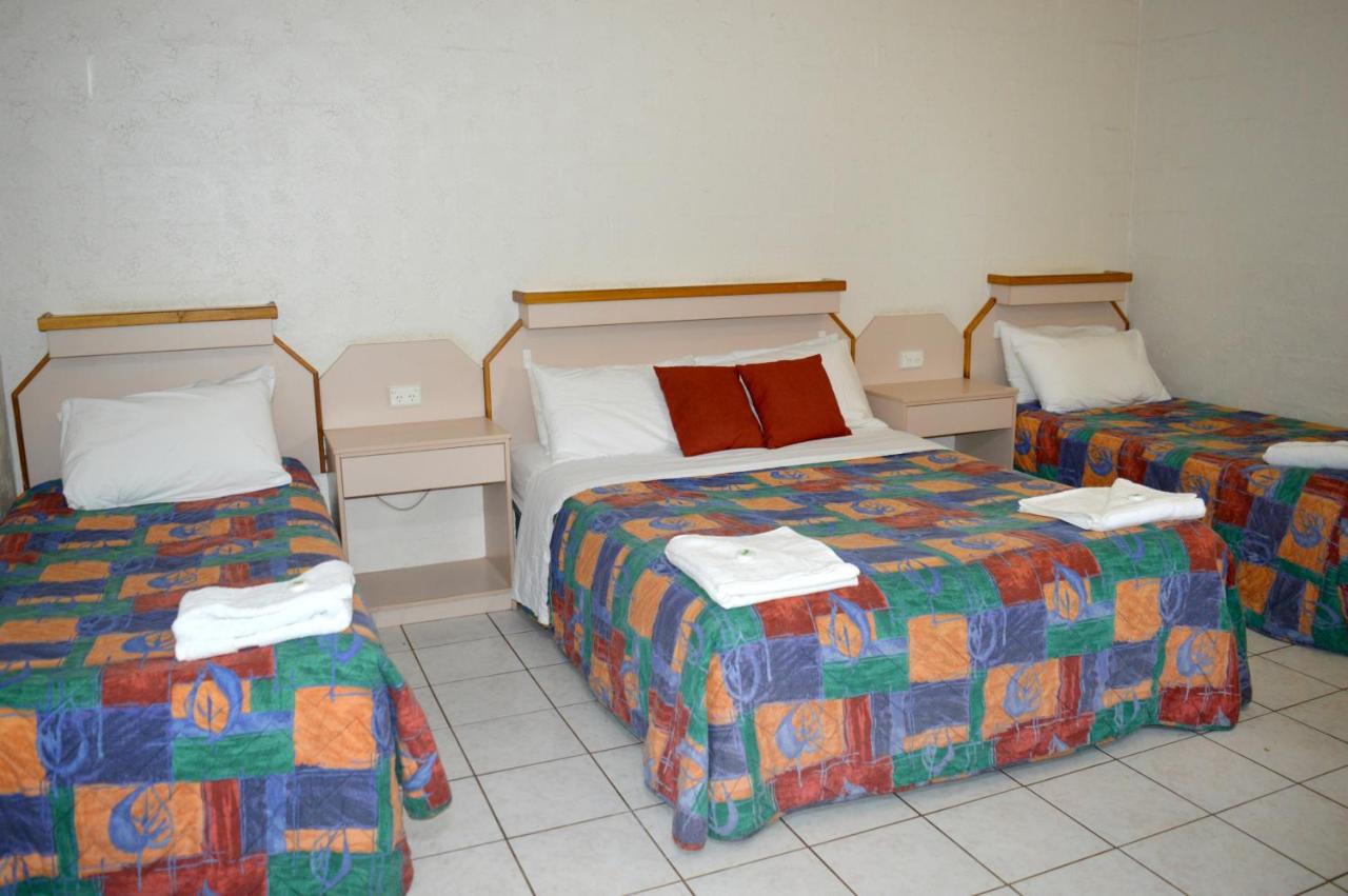 Mid City Motor Inn photo 2