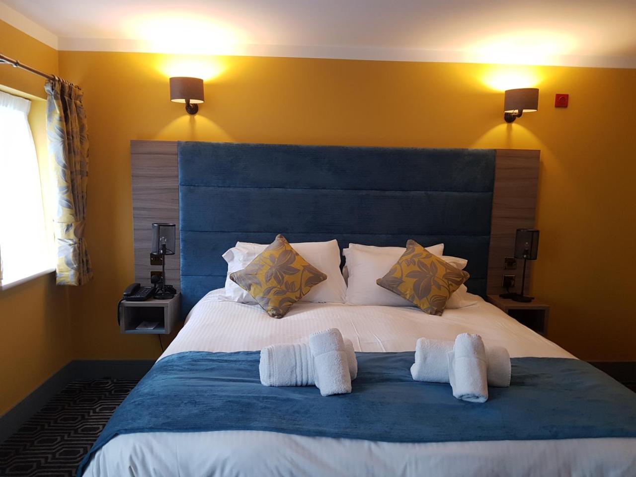 Stonecross Manor Hotel - 4