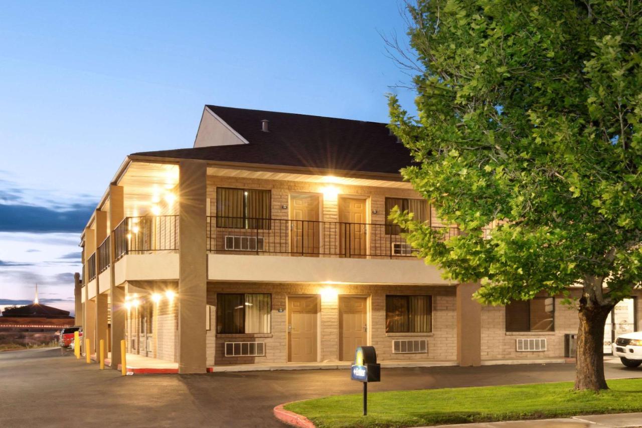 Days Inn & Suites by Wyndham Albuquerque West
