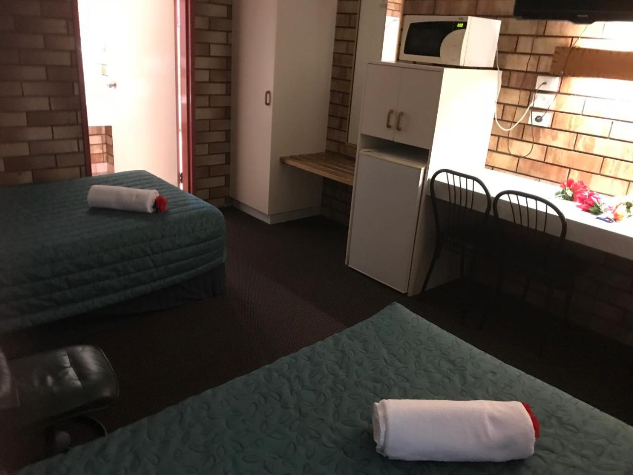 Miles Outback Motel photo 4