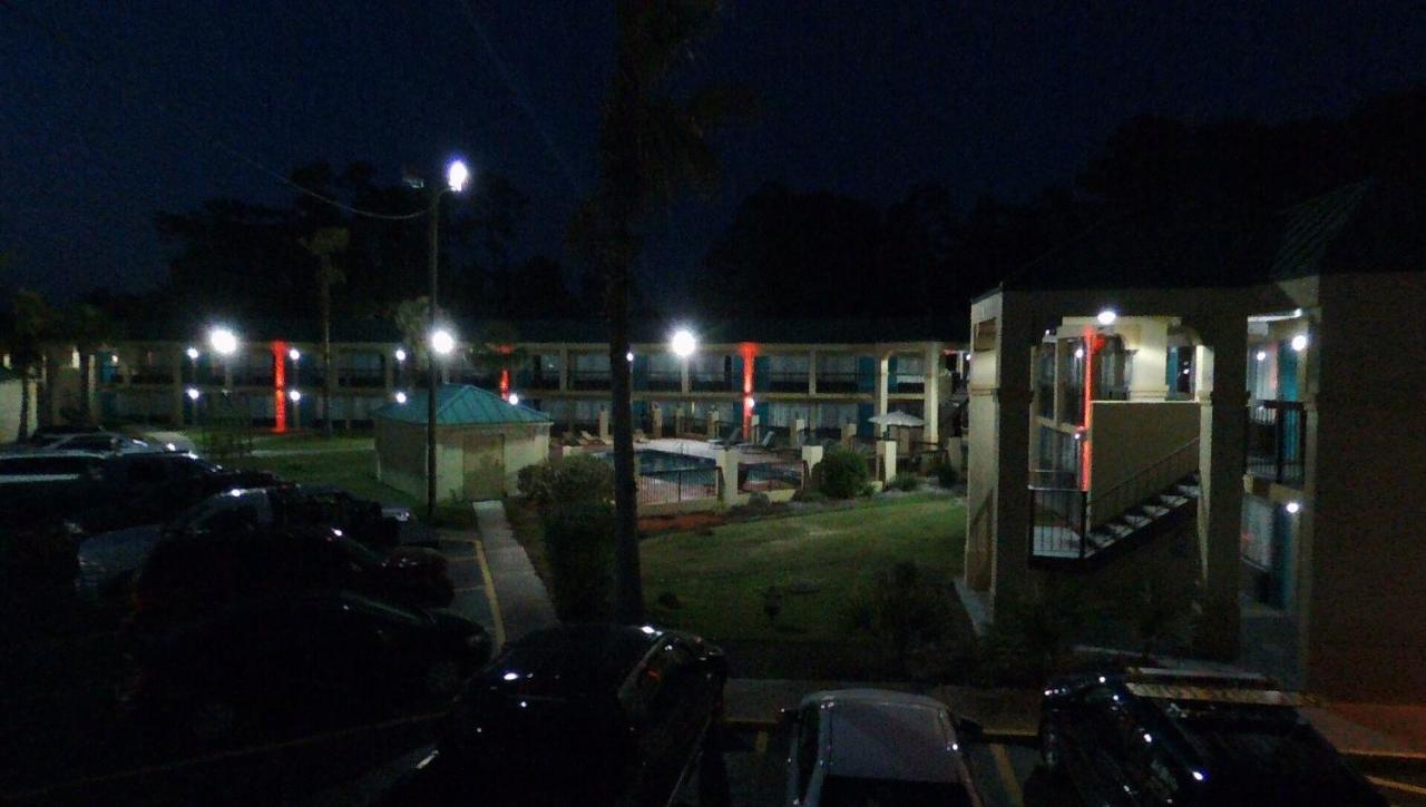 Econo Lodge Inn & Suites Hardeeville-I-95 photo 2