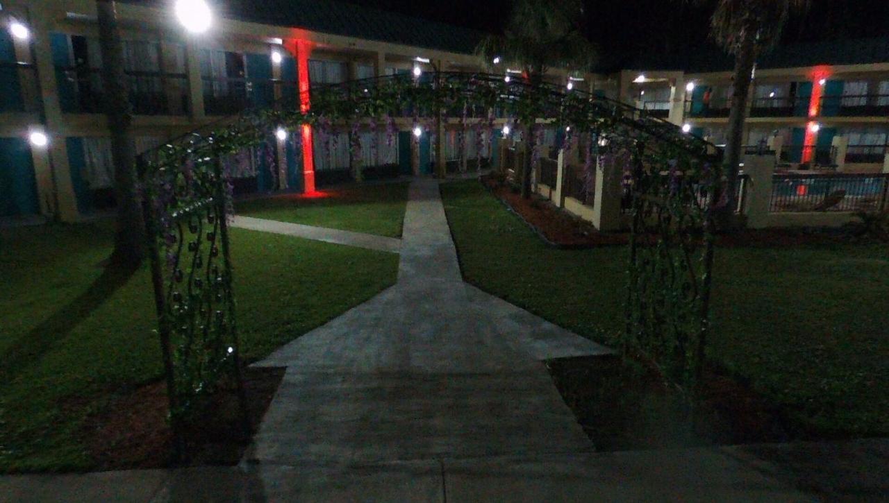 Econo Lodge Inn & Suites Hardeeville-I-95 photo 3