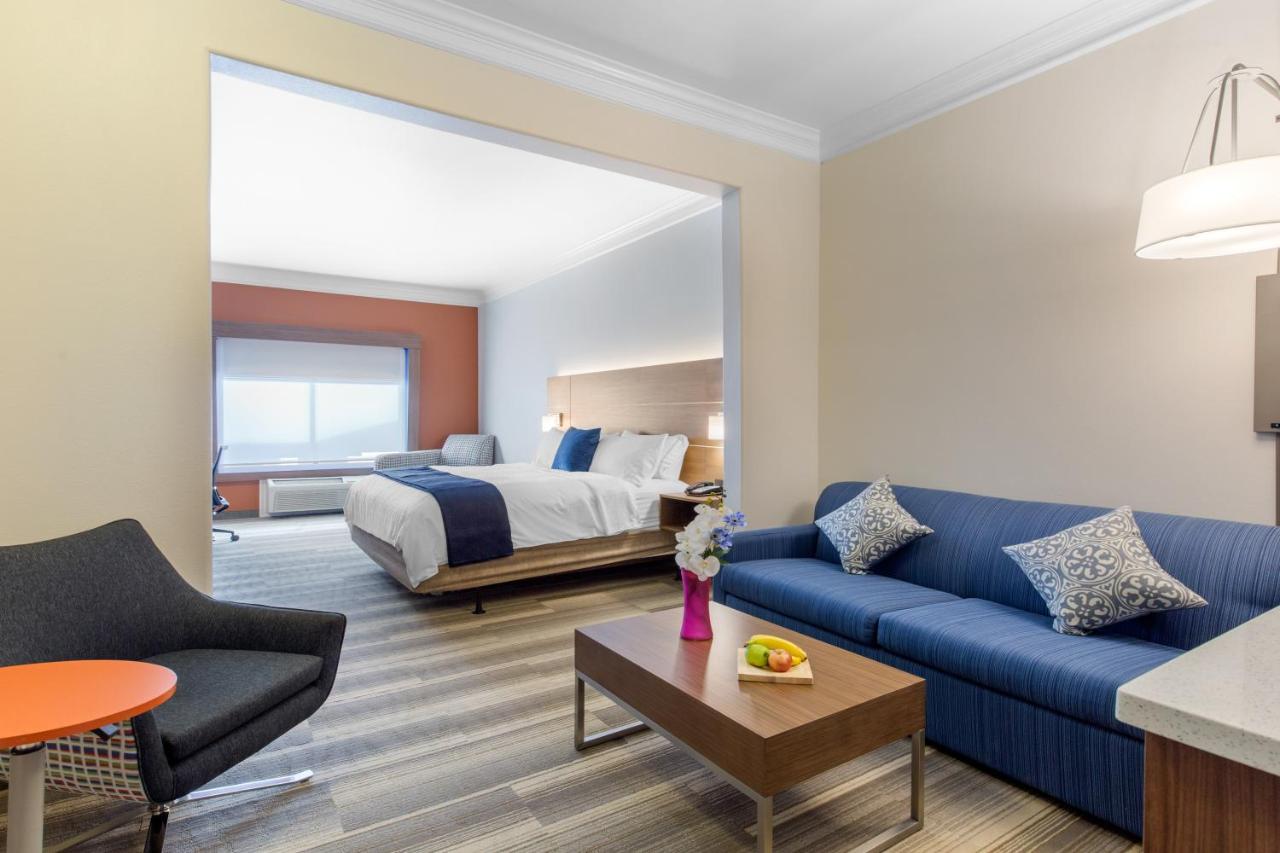 Holiday Inn Express Houston-Alvin By IHG photo 4