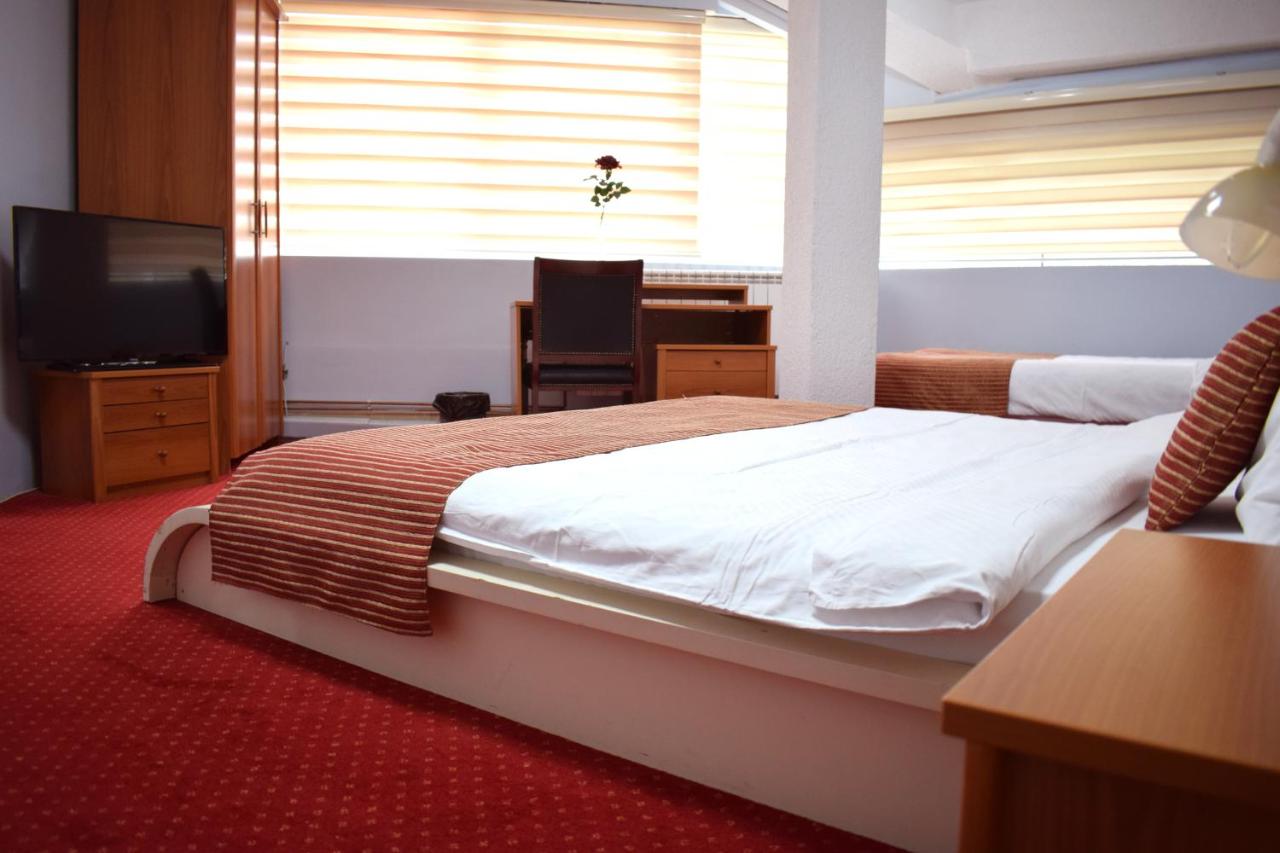 Hotel Aristocrat & Fish Restaurant photo 3