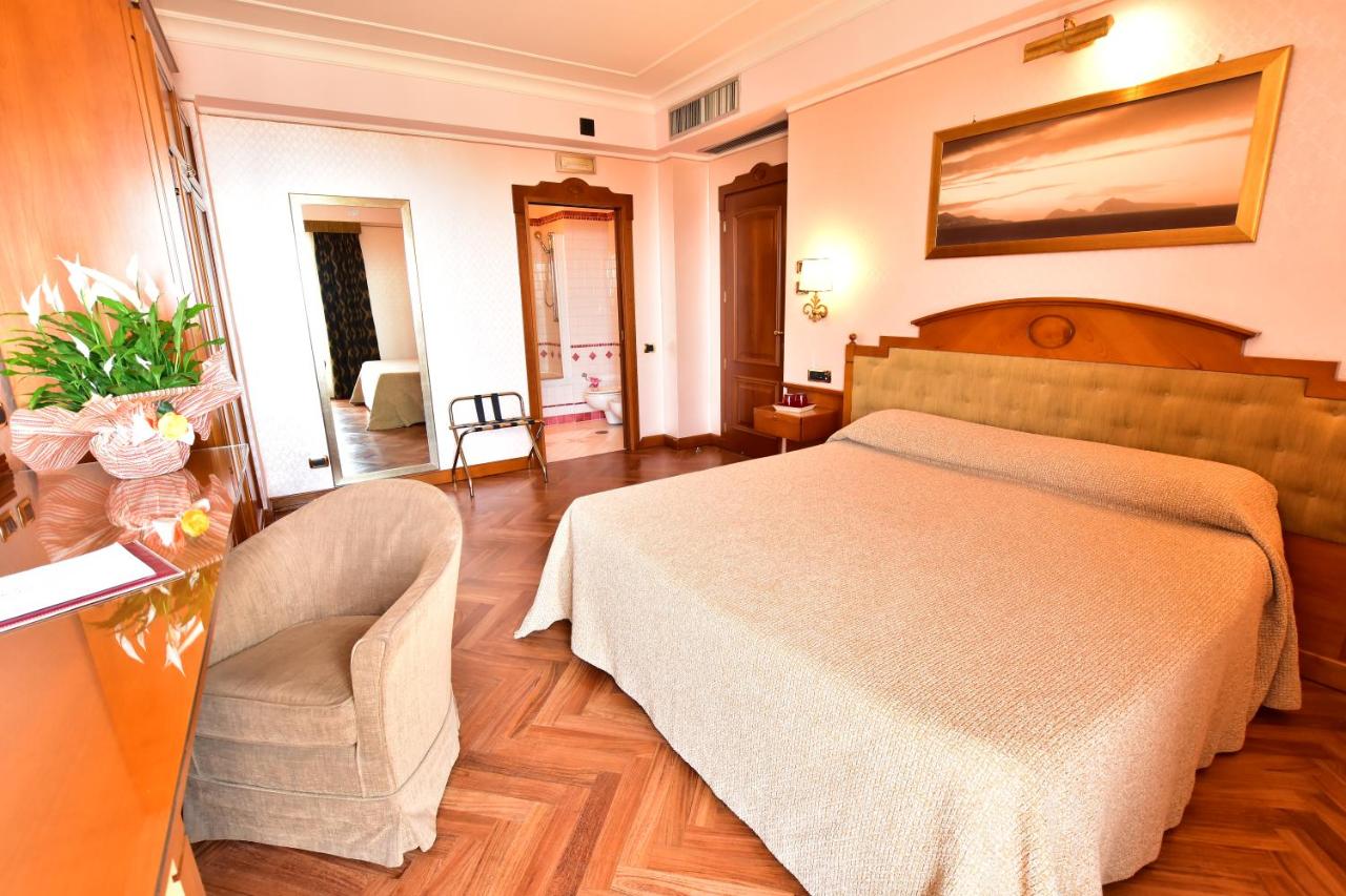Palazzo Rosenthal Vesuview Hotel & Resort - 2