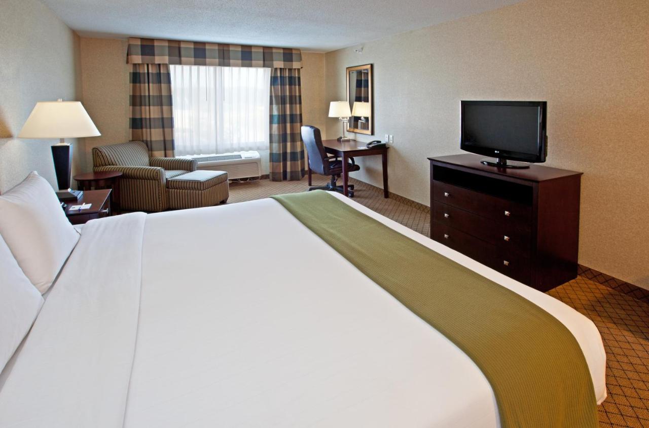 Holiday Inn Express Hotel & Suites Anderson By IHG photo 2