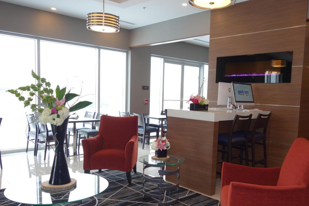 Park Inn by Radisson Brampton, ON photo 2
