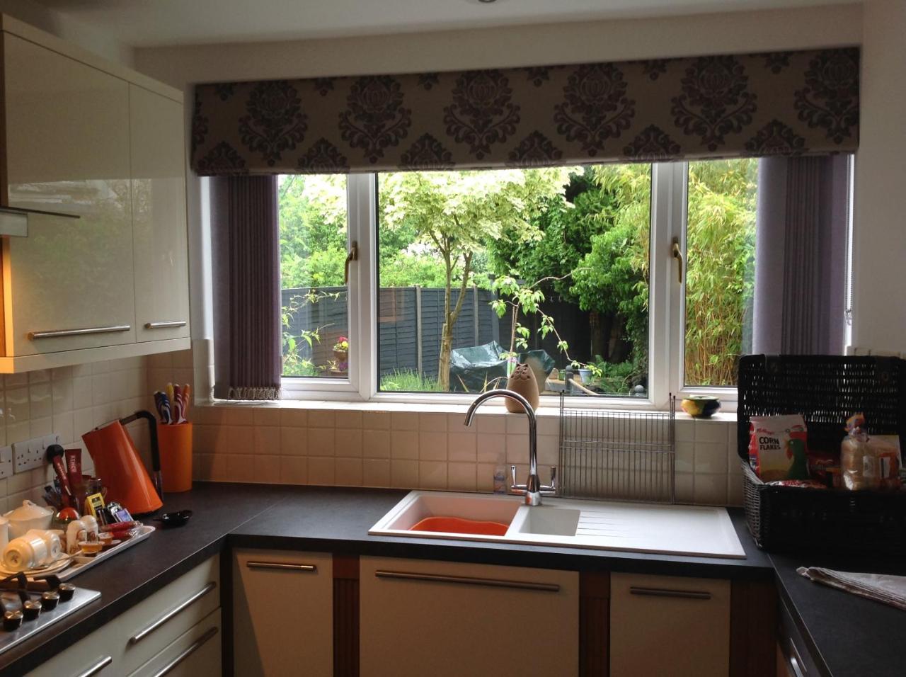 Oakleigh 1 bed ground floor garden view apartment FREE ONSITE PARKING - 3
