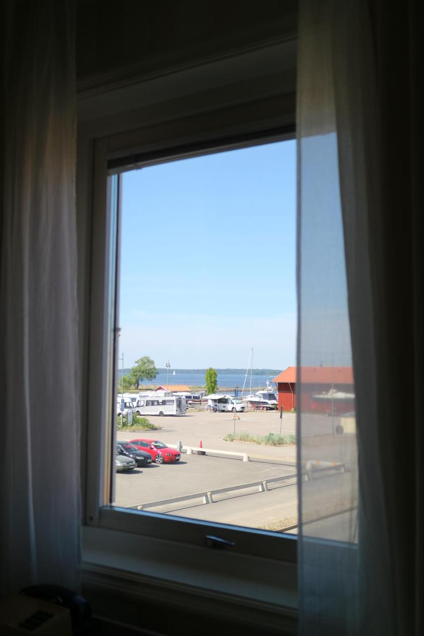 Vänerport Lakefront Hotell photo 4