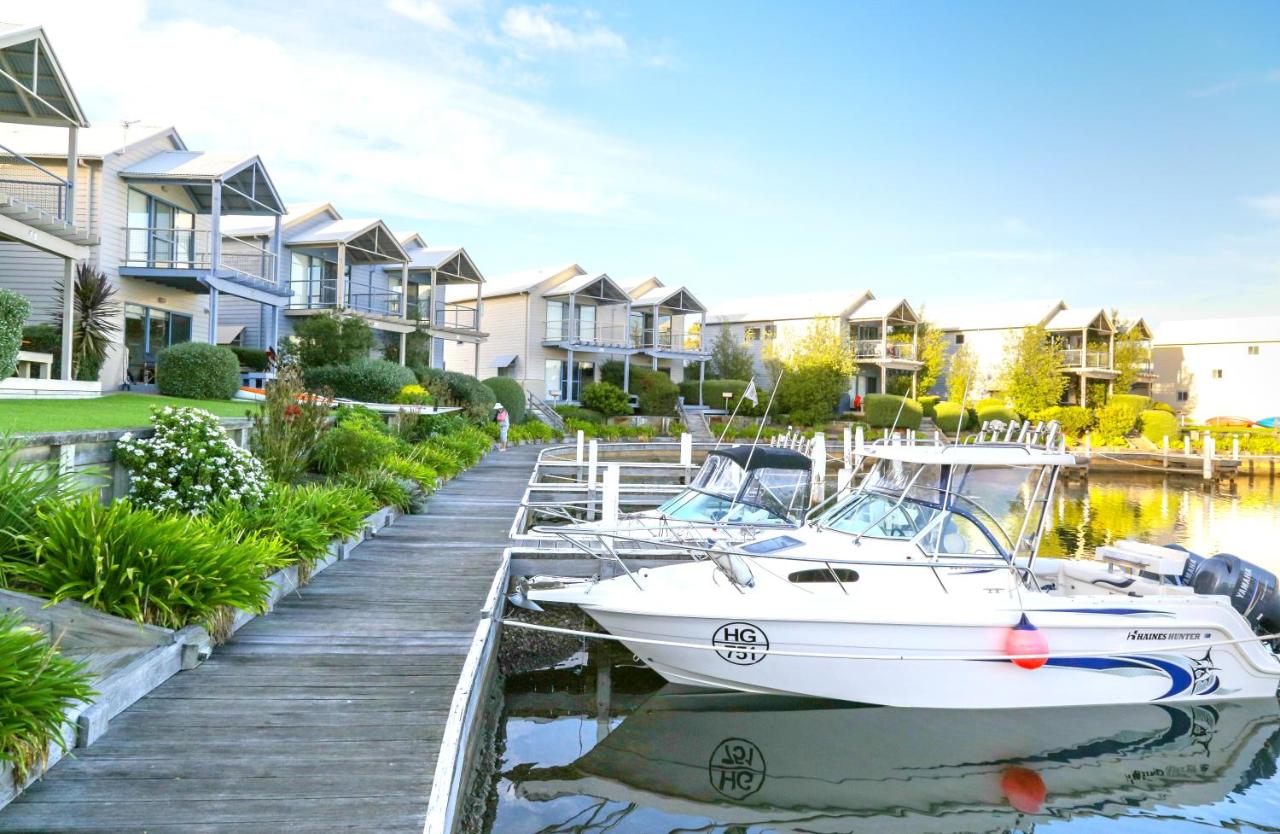 Captains Cove Resort - Absolute Waterfront Apartments photo 4