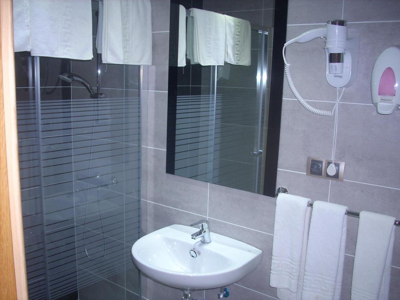 Hotel Corona de Castilla photo 2
