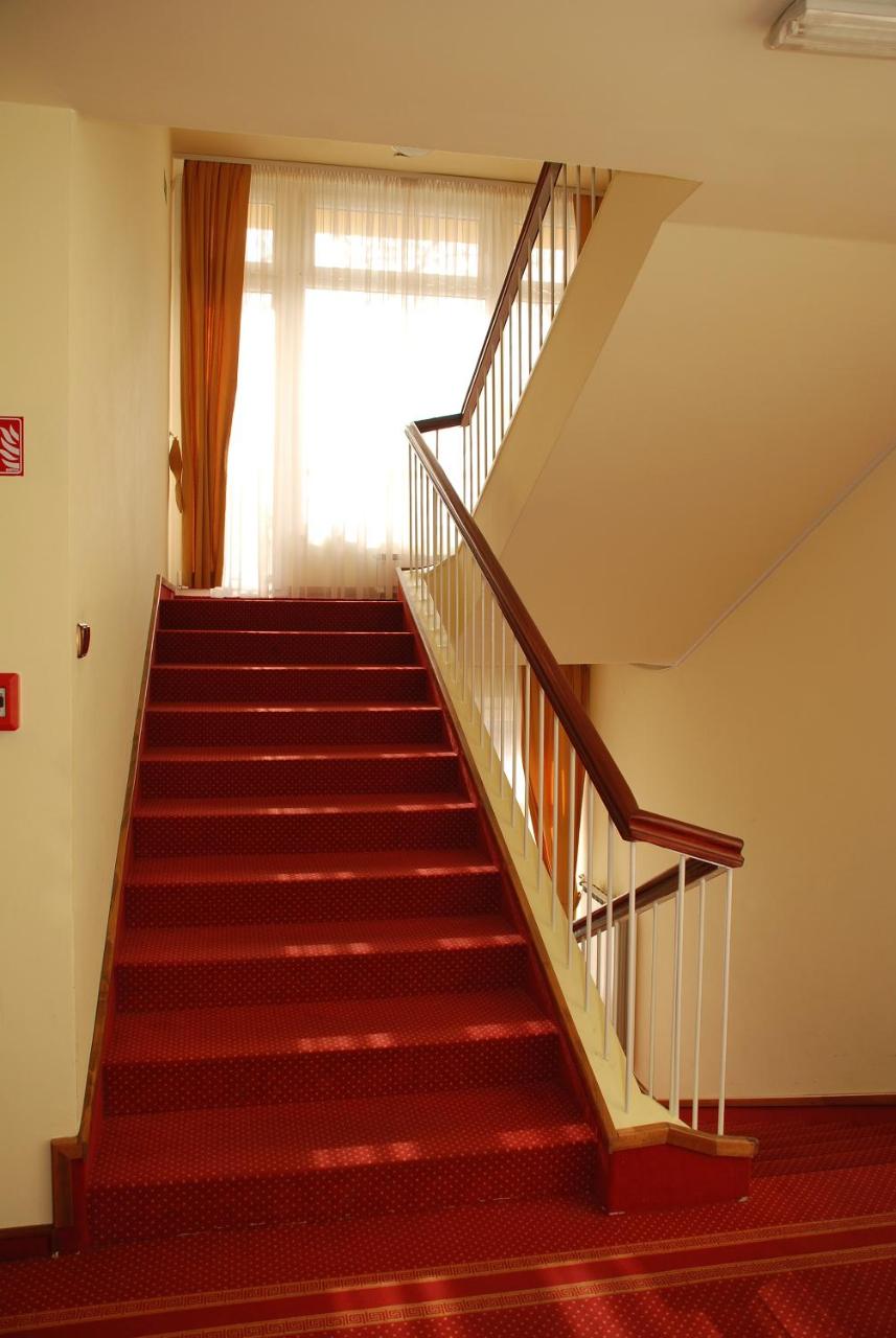 Hotel Zvezda