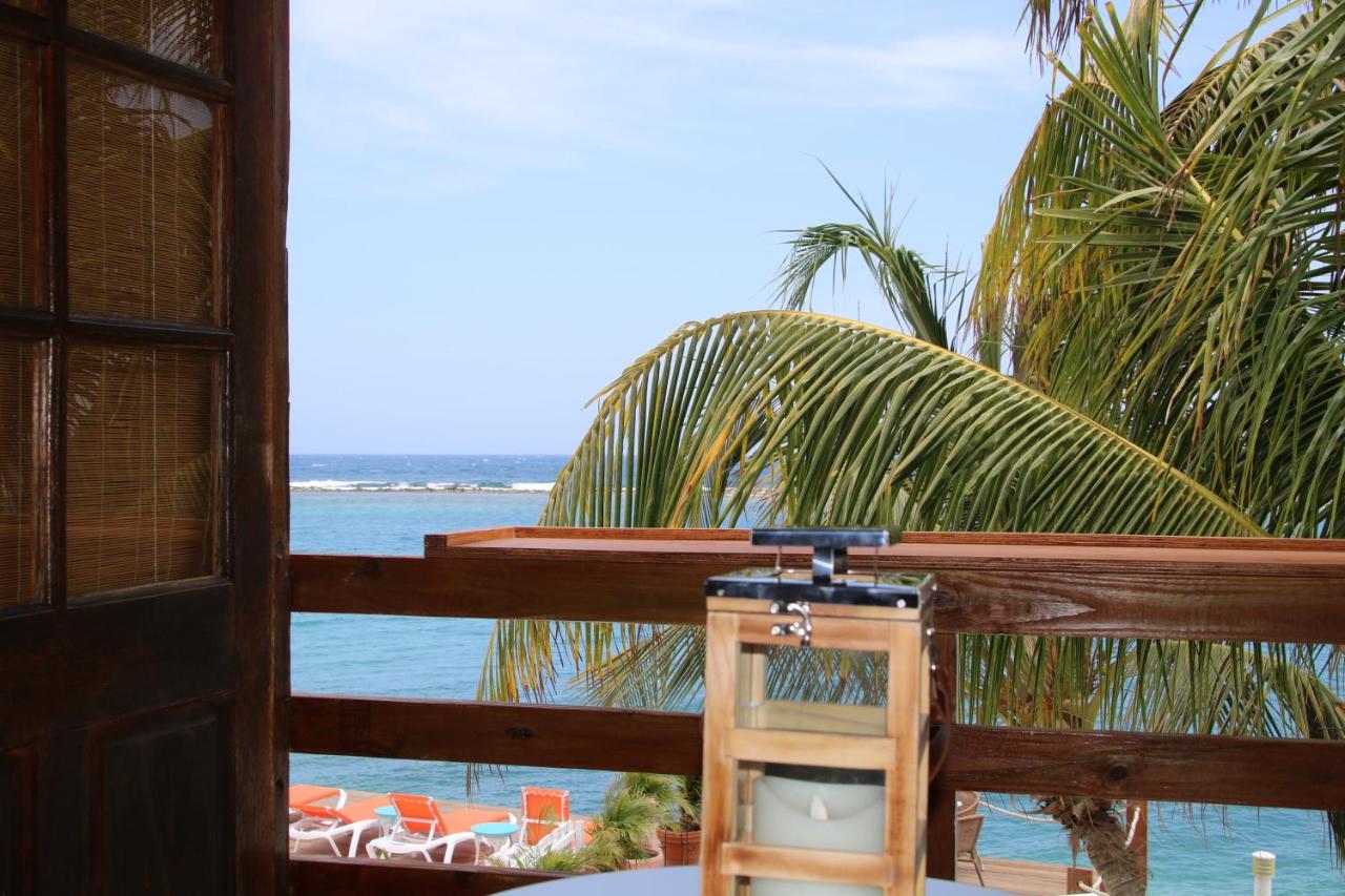 Coral Reef Beach photo 2