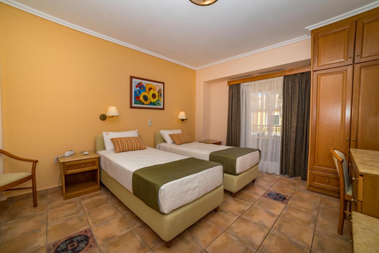 Andreolas Luxury Suites photo 4