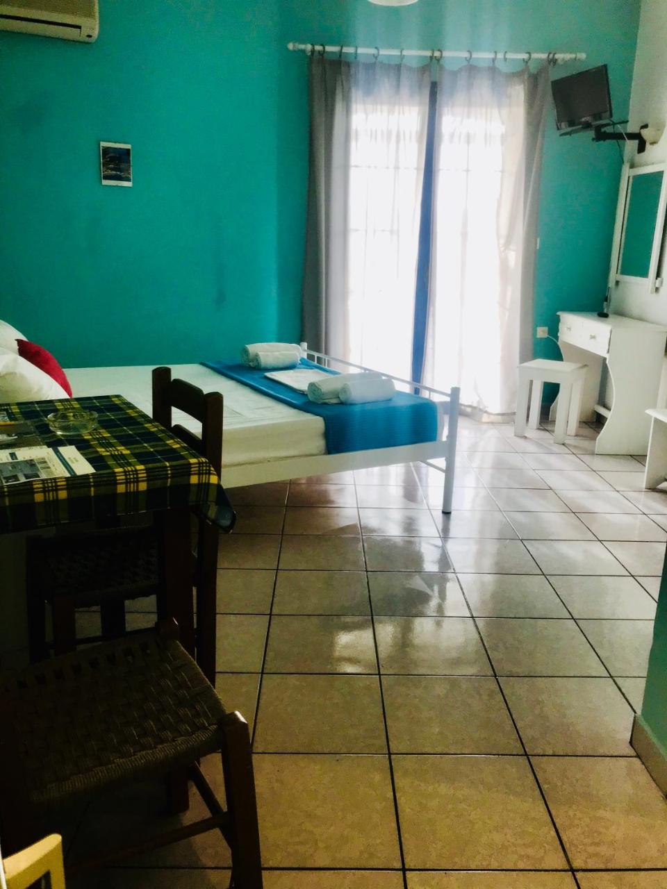 Contaratos Holiday Lettings - 3