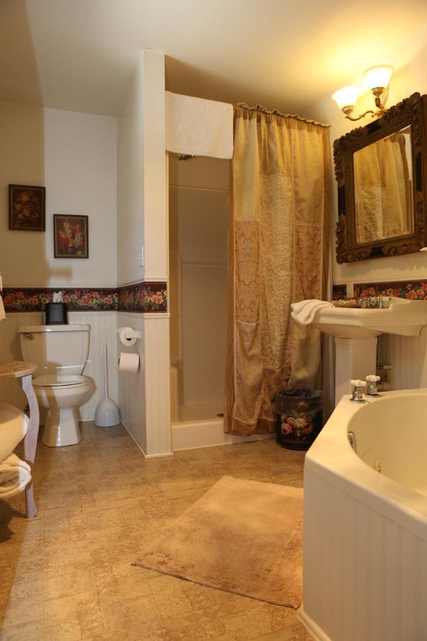 Martha's Vineyard B & B - 5