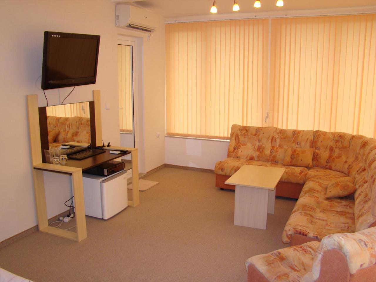 Family Hotel Kedara photo 3