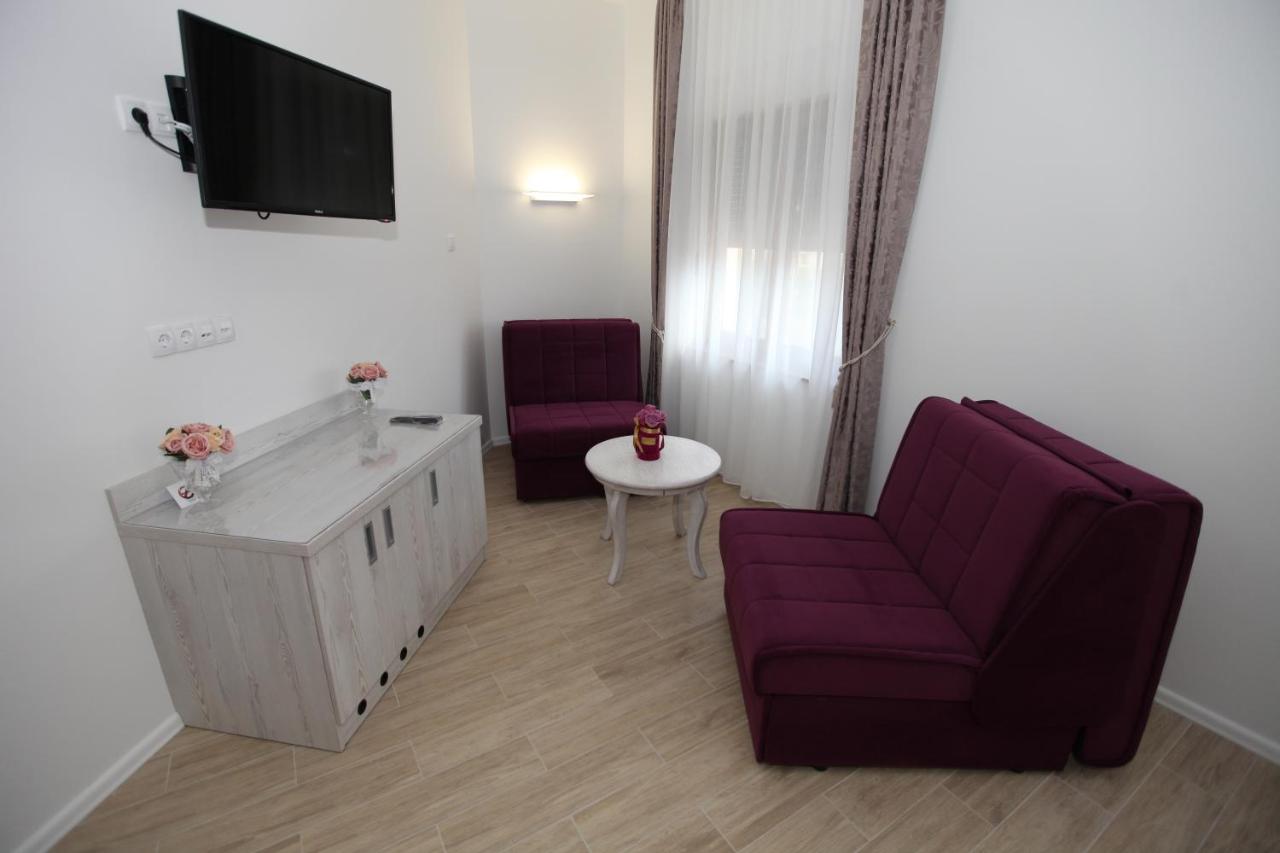 Apis Hotel - 4
