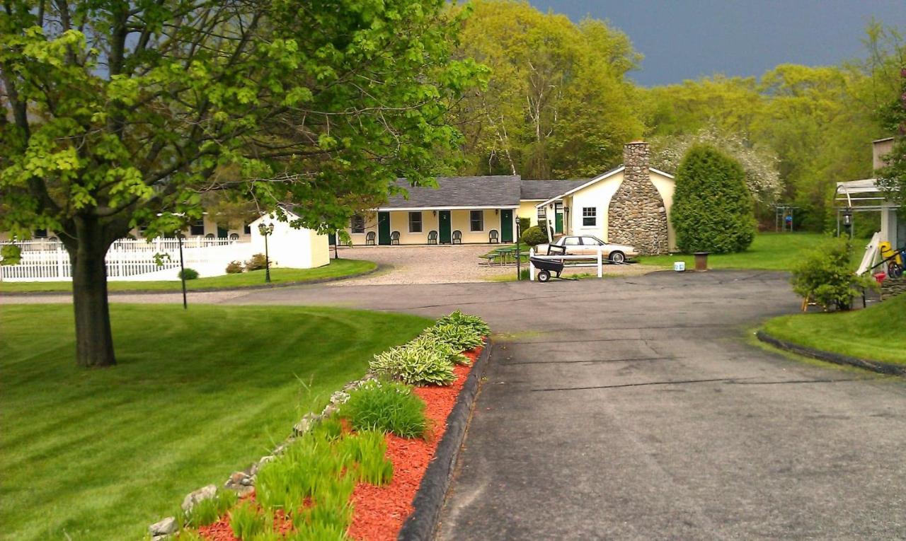 The Tallwood Motel photo 2