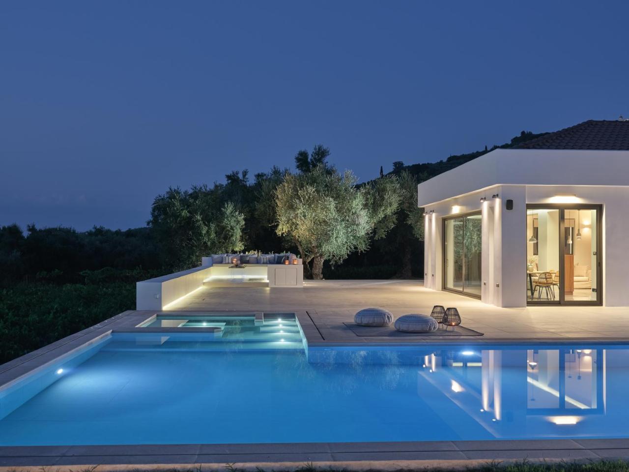 Foto - Drallos Luxury Villa - Private Heated Pool & Sleeps 15, by ZanteWize
