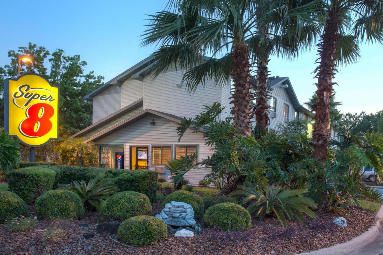 Super-8-Gainesville-I-75-Hospital-University-Area