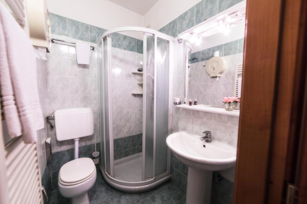 Hotel Maxim Axial photo 4