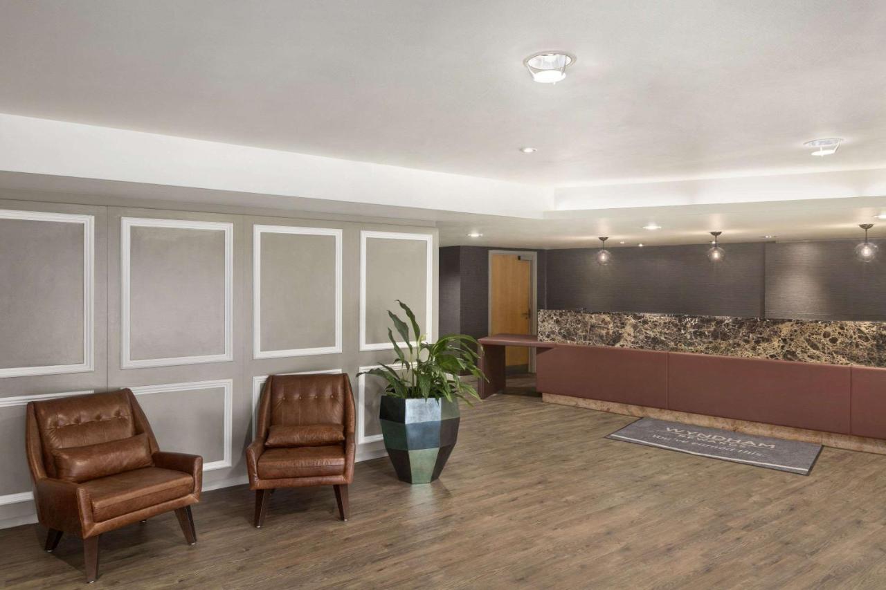 Ramada Hotel and Suites by Wyndham Coventry photo 2