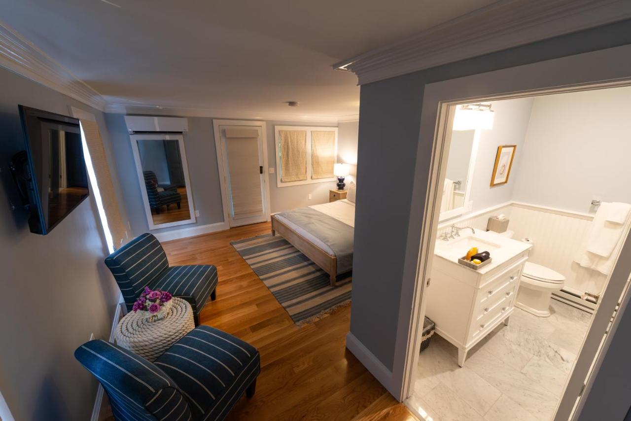 Town & Tide Inn - 3