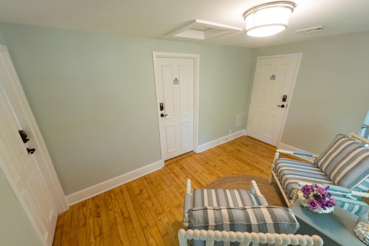 Town & Tide Inn - 6
