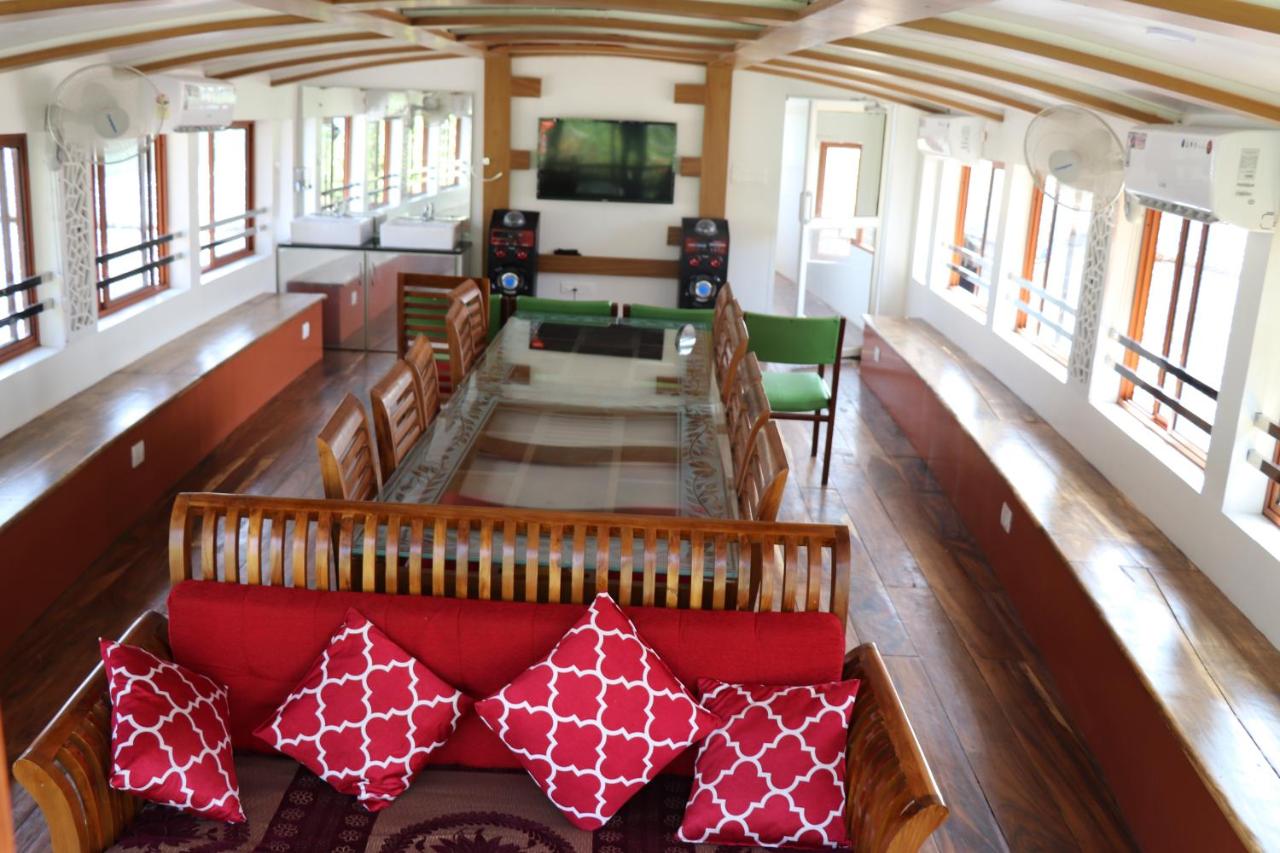 Friends Cruise, Nightstay Houseboat photo 2