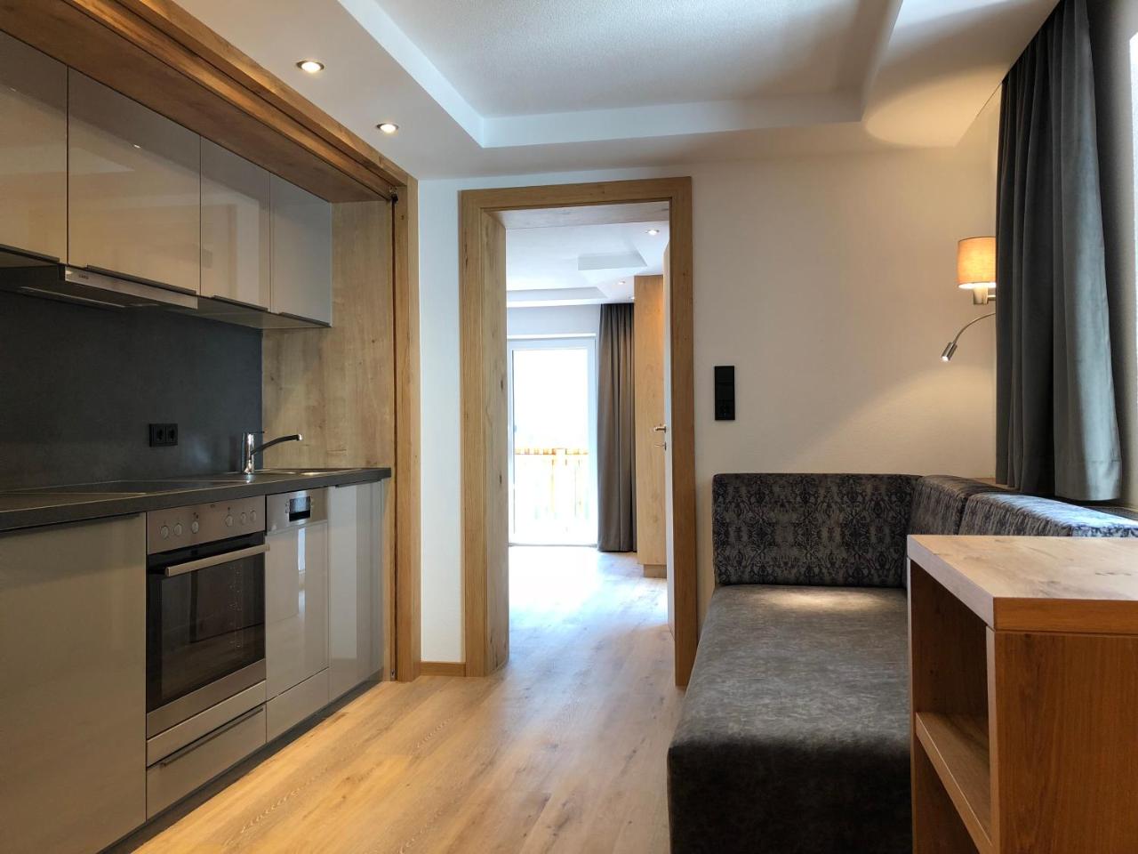 Hotel Garni Central - Zimmer - Studios - Apartments photo 4