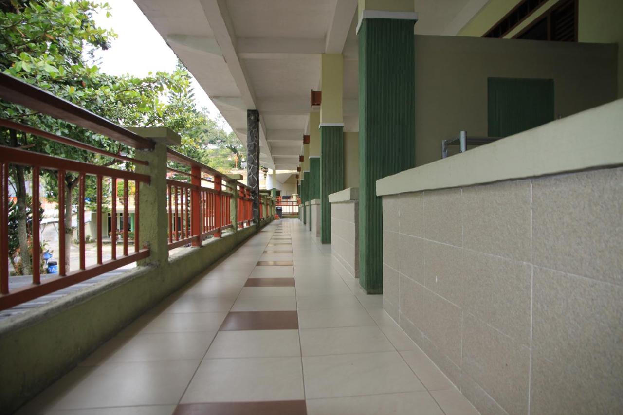 Pandu Lakeside Hotel Parapat photo 2