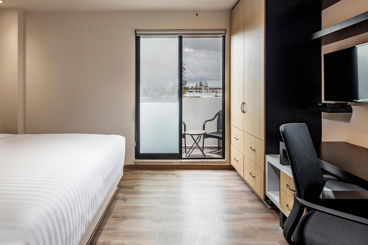 ROOM Hotel & Suites photo 3