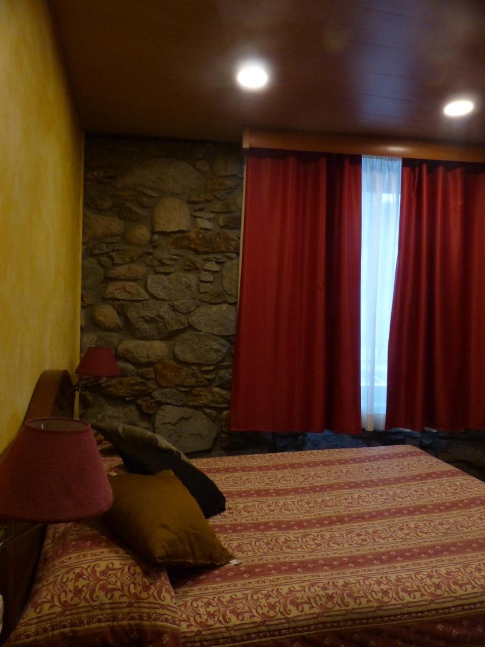 Hotel y Hostal Vall d Aneu photo 4